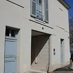 Spacieux Au Pied Du Château *