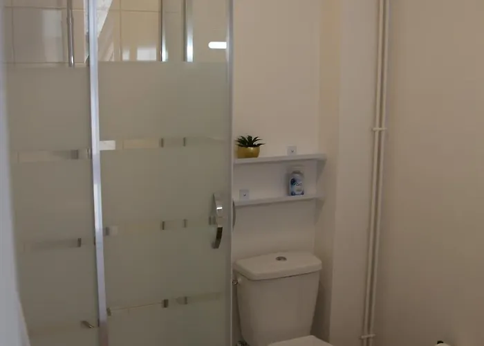 Spacieux Au Pied Du Chateau *